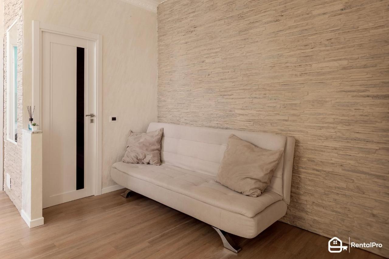 Ariston A 200m-luxury Con A/c & Wi-fi *